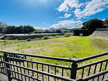 中郷まちの広場迄570m