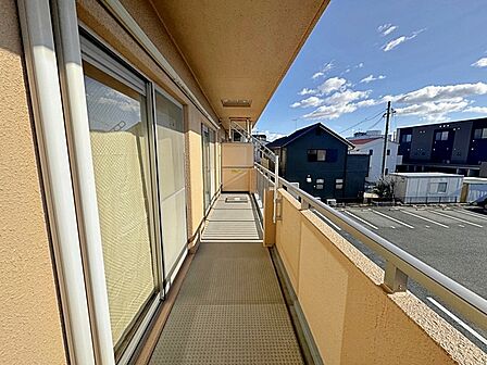陽当たり良好で、晴れた日には洗濯物がカラッと乾きますね