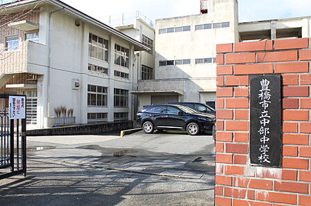 中部中学校(240m)
