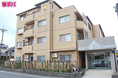ご家族それぞれのお部屋が持てる「4LDK」専用お庭付き。ニューライフフジが目の前!駐車場2台あり。