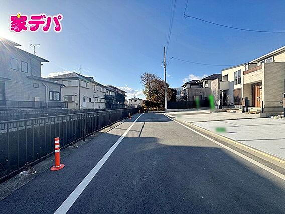 前面道路：南側...