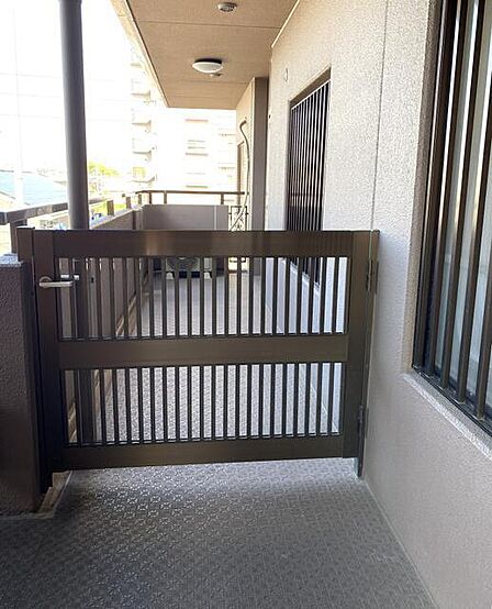 玄関に続くアルコープ