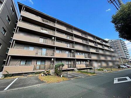 地域に密着した不動産会社として、お客様のニーズに合わせた住まい探しを、経験豊富なスタッフが丁寧にサポートいたします。住まいに関することはお気軽にご相談ください!