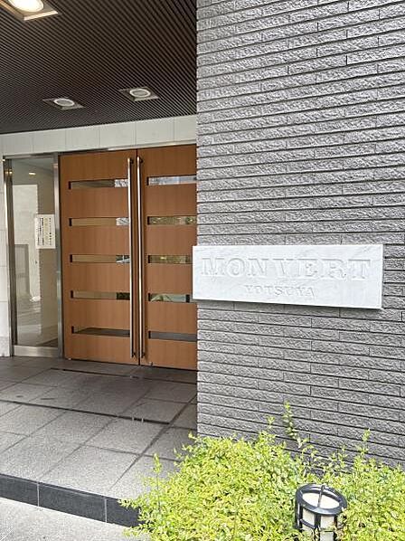 エントランス　マンション名