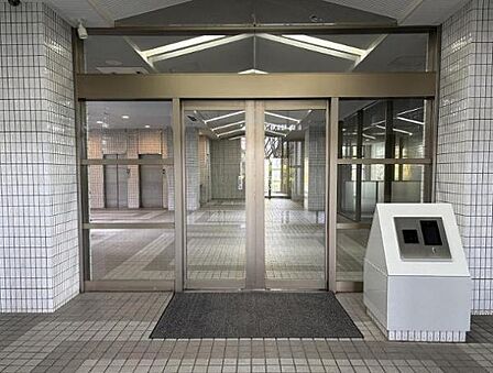 エントランス　オートロックのエントランス