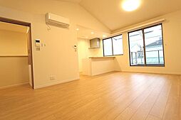 ＣＥＮＴＲＡＬ ＳＱＵＡＲＥ ｐｒｅｍｉｕｍ ｃｏｕｒｔ 102 1階2LDKのリビング/ダイニング