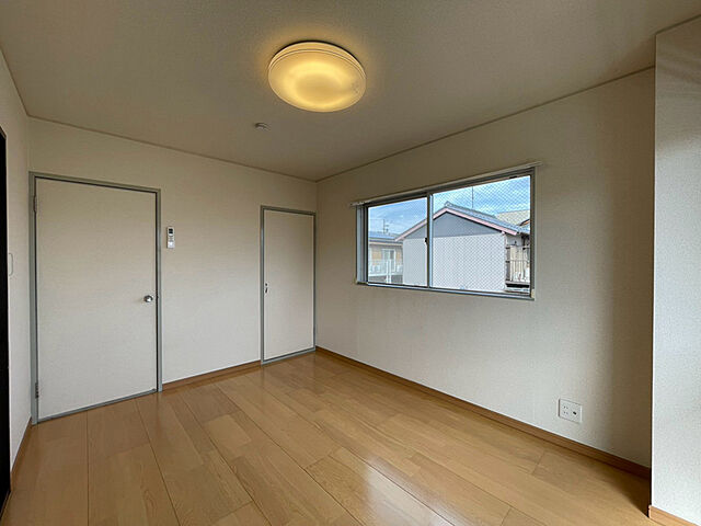 キッチン側洋室6帖。異なる場合は現況を優先します。