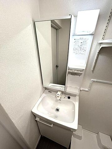 独立洗面台。異なる場合は現況を優先します。
