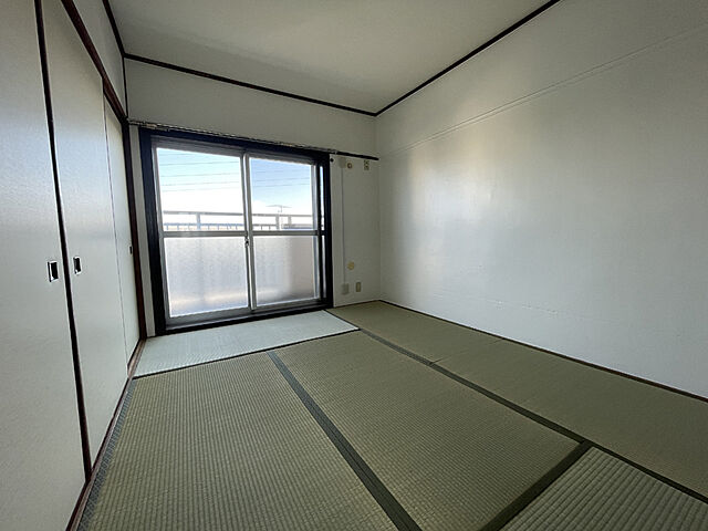 和室6帖。異なる場合は現況を優先します。
