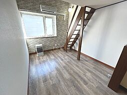 グレースイースト 202 2階ワンルームのリビング/ダイニング