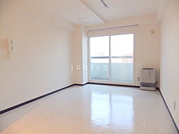 ビバリーヒルズ 703 7階1Kのリビング/ダイニング