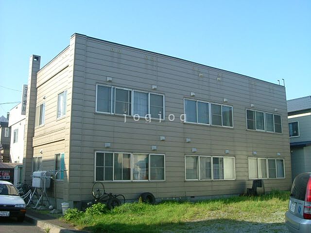 2 / 4