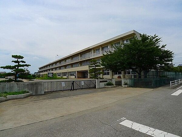 画像22:小学校「伊勢崎市立あずま南小学校まで1547m」