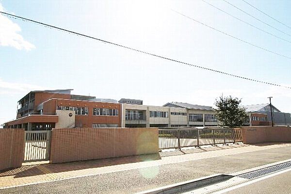 画像22:中学校「伊勢崎市立赤堀中学校まで1734m」