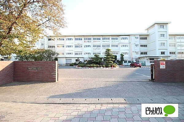 画像23:中学校「伊勢崎市立第一中学校まで2069m」
