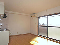 ピノ・ソレアード 102 1階1LDKのリビング/ダイニング