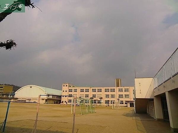画像27:岡山市立芳田小学校 1093m