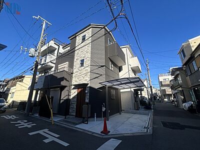 外観：鶴見緑地まですぐの角地！日当たり良好♪