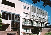 岡山県理容美容専門学校 638m