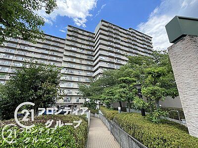 外観：RC造、19階建てのマンションの15階部分です！