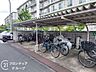 その他：大切な自転車を雨風から守る屋根付きの駐輪スペースが確保されています。敷地内に整理整頓された空間が保たれており、日常の足としてお使いいただく際もスムーズに出し入れができる設計です