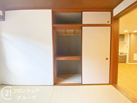 様々な用途に活用できる明るい室内空間です。インテリアコーディネートもしやすく、お好みの家具を配置して快適に過ごせます。
