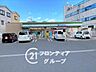 周辺：ファミリーマート寝屋川三井南店 徒歩4分。 310m