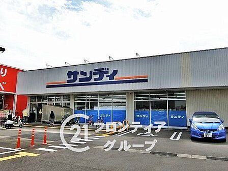 サンディ長尾谷店まで徒歩約5分。日用品や食料品のお買い物が日常的にスムーズに行えるため、毎日の家事をサポートしてくれる快適な生活環境です。 390m