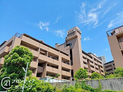 外観:食洗機付き・人造大理石トップのシステムキッチンに交換したリフォーム済みマンション。浴室乾燥機付きユニットバスやトイレも新しく、3LDKから2LDK+Sへ間取り変更済みです。 外観:食洗機付き・人造大理石トップのシステムキッチンに交換したリフォーム済みマンション。浴室乾燥機付きユニットバスやトイレも新しく、3LDKから2LDK+Sへ間取り変更済みです。