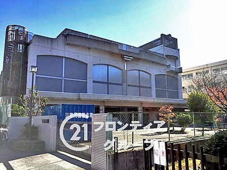 枚方市立長尾中学校 徒歩13分。 1010m