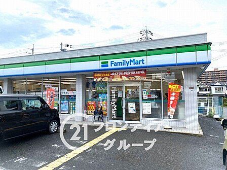 ファミリーマート枚方長尾谷町店 徒歩2分。 130m