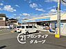 周辺：コンビニ「ローソン枚方長尾台一丁目店」まで徒歩約8分（約580m）。深夜のお買い物やちょっとした買い足し、各種手続きなど、近くにあると何かと便利な存在です。