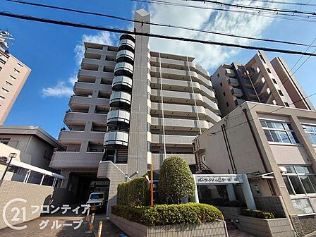 都市の洗練を象徴するスタイリッシュな外観デザインが住まう人の誇りを満たしてくれます　充実した共用施設も魅力で、日々の暮らしにホテルライクな心地よさと安心感をプラスしてくれますね！