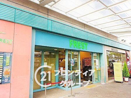 フレスト香里園店 徒歩9分。 700m