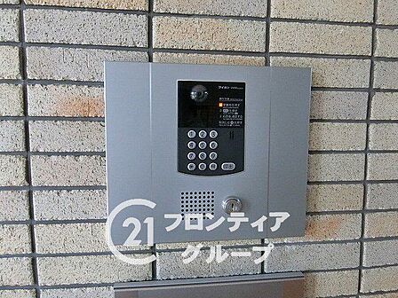 セキュリティに配慮したオートロックシステム完備の共有スペース　安心して暮らせる環境が魅力です