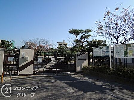 寝屋川市立第六中学校 徒歩10分。 750m