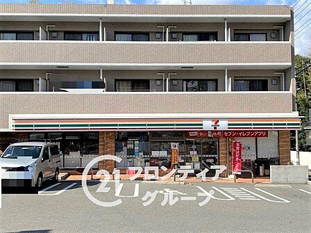 セブンイレブン枚方東中振2丁目店 徒歩8分。 640m