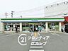 周辺：ファミリーマート寝屋川打上元町店 徒歩20分。 1530m
