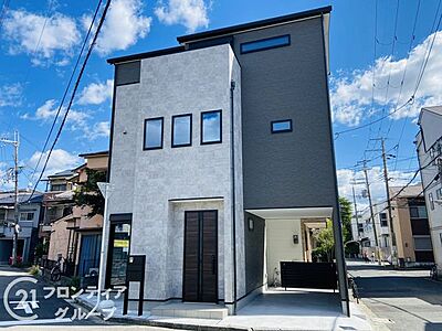 外観：シンプルで洗練された外観が、住む人のセンスを引き立て、日々の生活に彩りを添える新築戸建てです