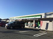 ファミリーマート田原片西店 223m
