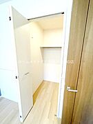 同型完成モデル