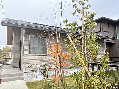 外観：植栽のひとつひとつにもこだわりが感じられます◎