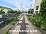 外観：【前面道路】前面は車通りも少なく、お子様にも安心です♪