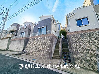 外観:【外観写真】その家から感じられる、気品・上質・重厚感・極細やかさ、そのすべては見た者に安らぎを与える特別な空間です。ここに住むからこそ意味がある。すべての(始まり)をここから迎えましょう。 外観:【外観写真】その家から感じられる、気品・上質・重厚感・極細やかさ、そのすべては見た者に安らぎを与える特別な空間です。ここに住むからこそ意味がある。すべての(始まり)をここから迎えましょう。