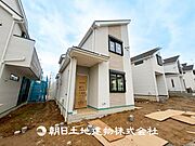 【外観写真】時代の流行ではなく拘りを貫く。シックなカラートーンで街並みに溶け込む外観は、主張し過ぎず、かつ平凡ではない絶妙なバランスで輝きを放ちます。