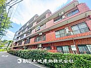 【現地写真】家族の色を映し出しながら、いつしか街の風景に溶け込んでいきます。