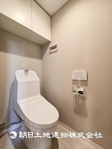【トイレ】家族みんなが毎日使う場所だから。お掃除がしやすい方はいい。汚れをふき取り易いフロアと壁紙をチョイス致しました