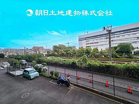 【眺望】部屋から眺める景色はお部屋のインテリアの一部です。開放感ある景色は季節や天候によって変化する素敵な絵画ですね!