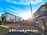 外観：【現地外観】 静かで子育てにも良い環境。緑に恵まれたエリアでゆとりある住環境が整っています。