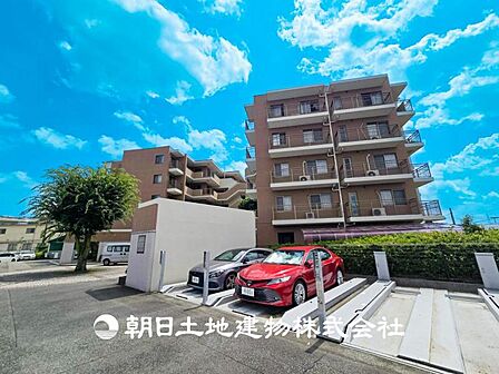 【現地写真】家族の色を映し出しながら、いつしか街の風景に溶け込んでいきます。
